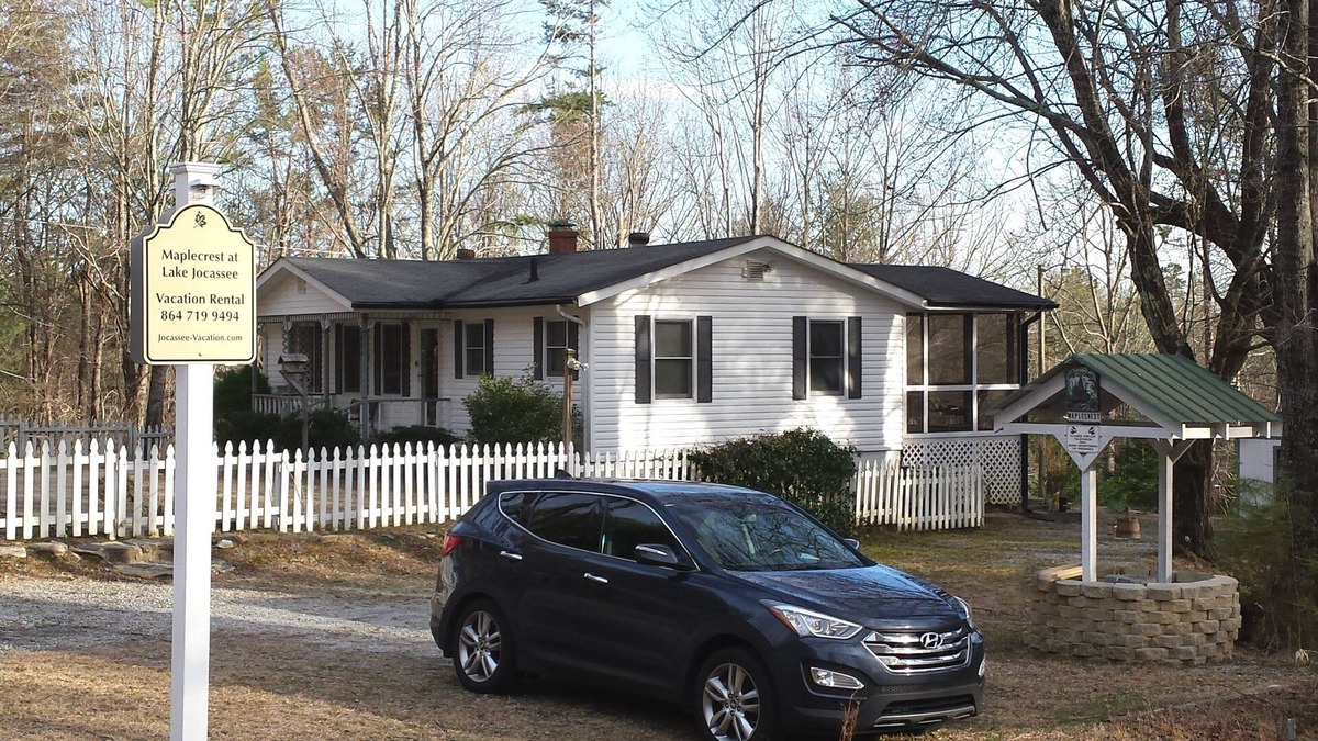 Salem House | Lake Jocassee ~ Easy Lake Access ~ Loved By Our Guests ~ Pet Friendly
