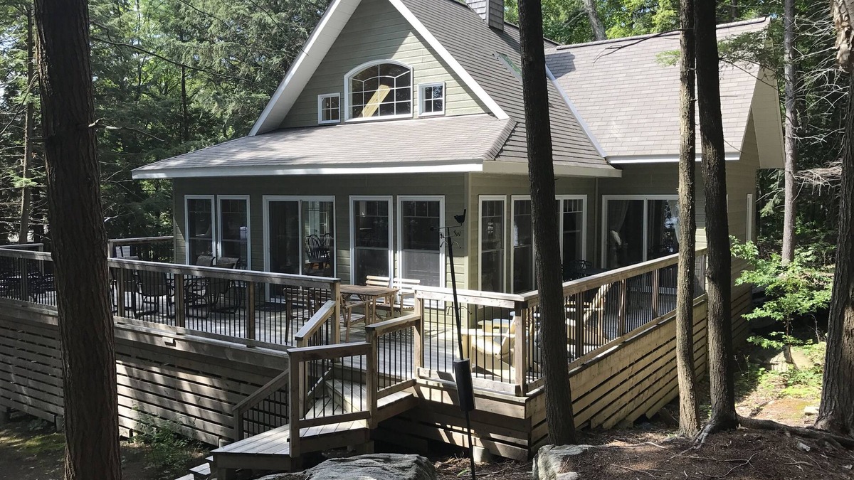 Muskoka Lakes Cottage | Lake Joseph: Private Island Bay – Cottage and Boathouse