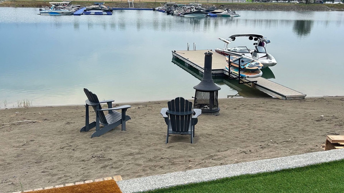 East Kootenay Cottage | Lake Koocanusa Beach-C/W dock