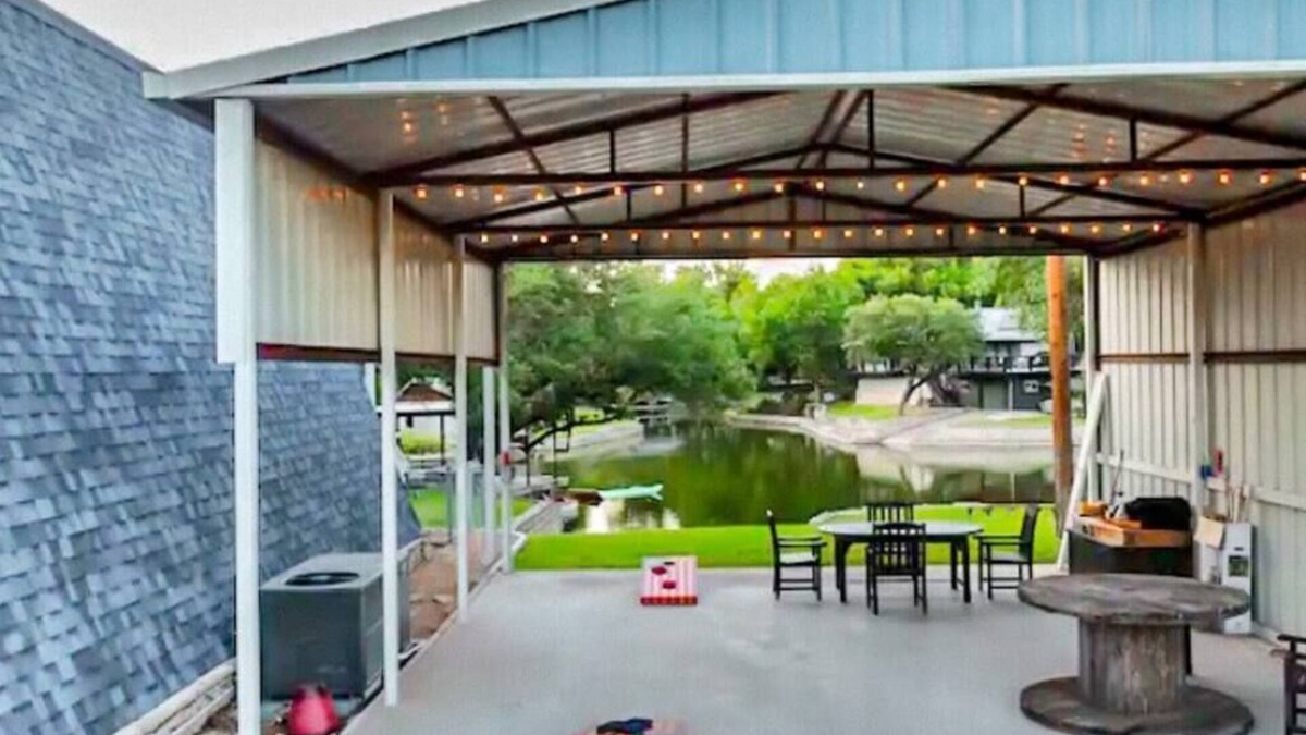 Granbury House | Lake Life Fun In The Sun!