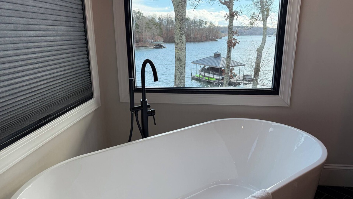 Saxony Forest House | Lake Life Paradise- Luxury Waterfront HomenMinutes from Clemson