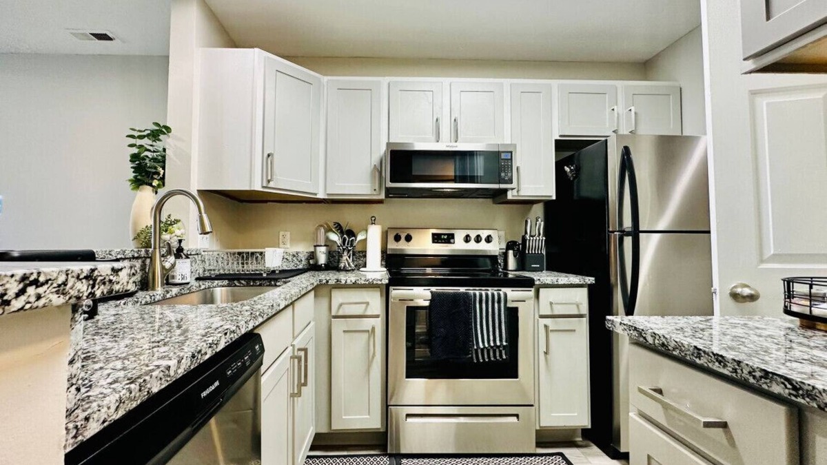 Wayne Apartment | Lake Living Speedway