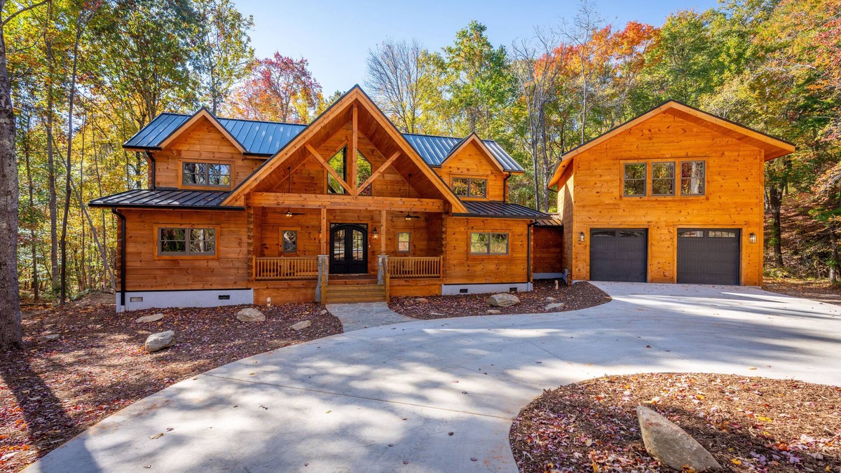 Lake Lure Cabin | Lake Lure's Newest Luxury Log Cabin Behind The Gates of Rumbling Bald Resort!