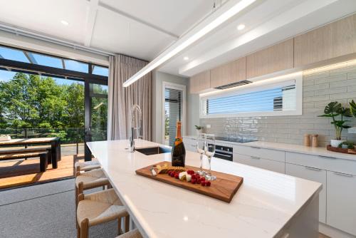 Wharewaka Apartment | Lake Luxe - Taupo