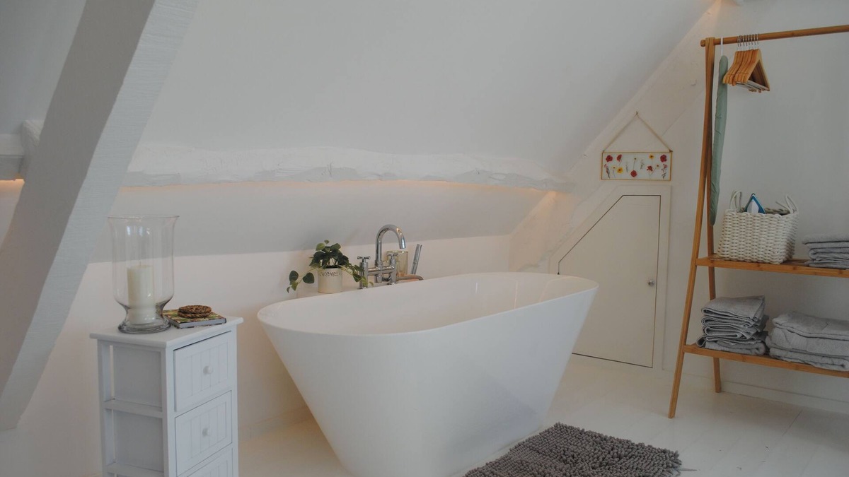 Honiton Apartment | Lake Makers Cottage - Relaxing Apartment in the Quaint Market Town of Honiton