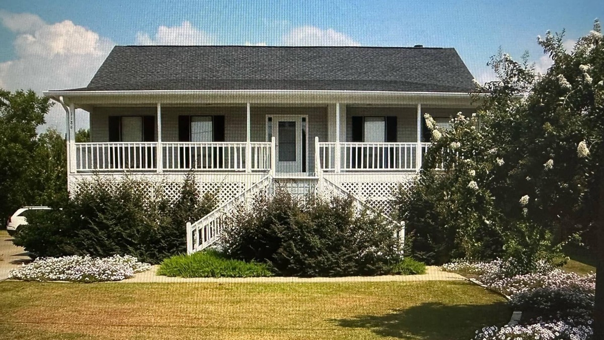 Summerton House | Lake Marion FRONT Home. Goat Island/Summerton. Private dock & ramp. Sleeps 12!