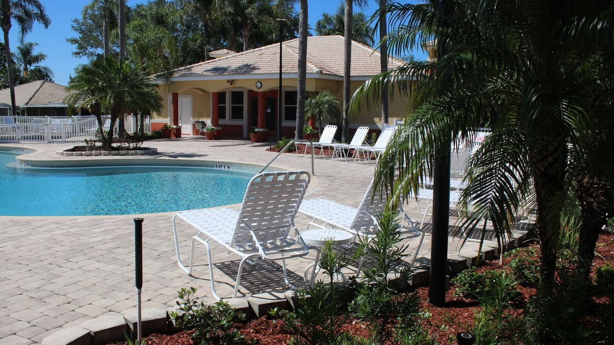 Haines City Condo | Lake Marion's Finest! Beautiful 2 Bedroom with King Beds, HD & Internet