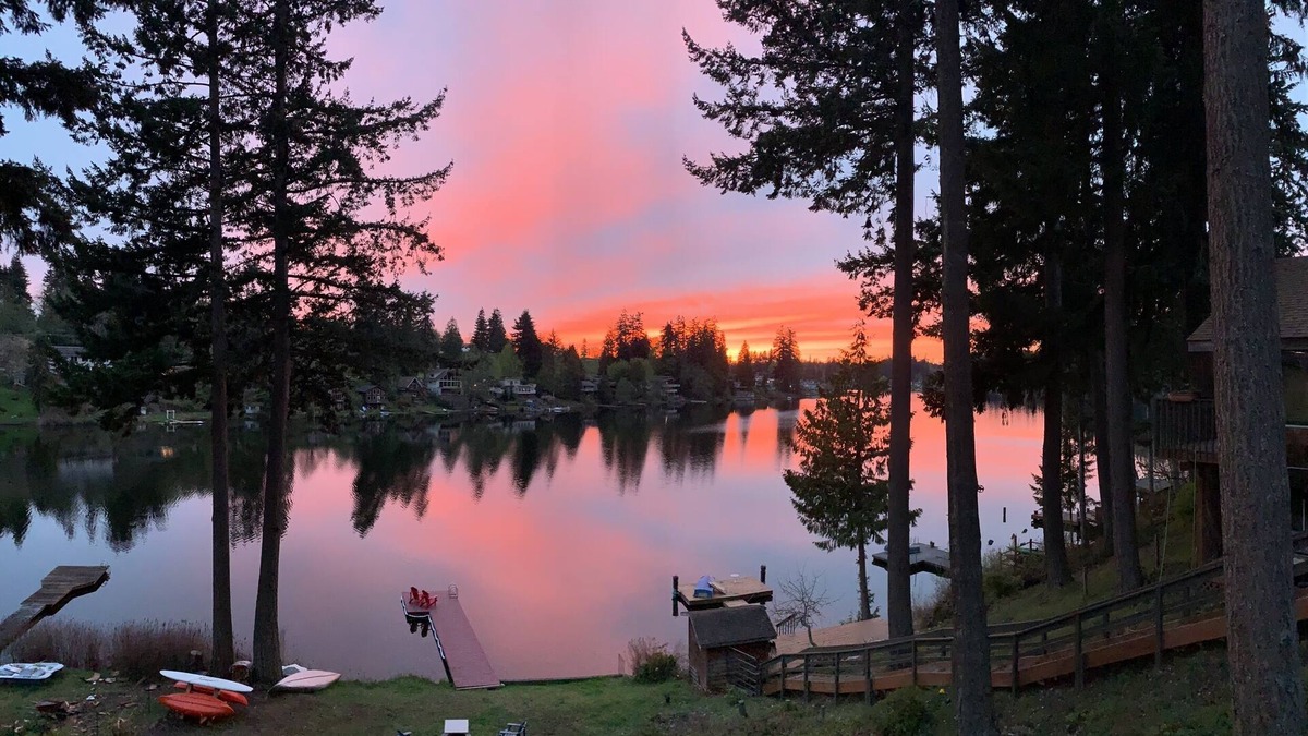 Warm Beach Cottage | Lake Martha Cottage & Glassblowing Studio