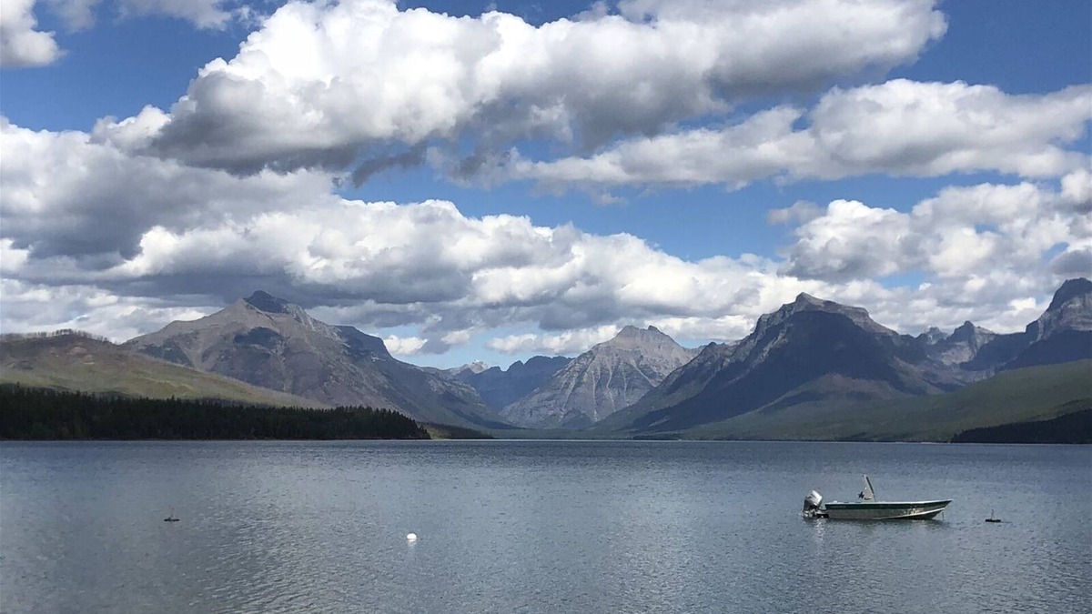 Agpar Apartment | Lake McDonald View Cabin on the shores of Lake McDonald