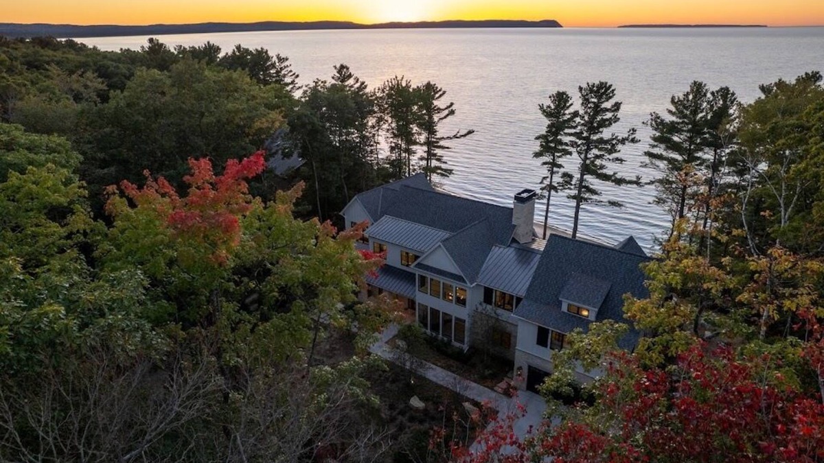Lake Leelanau House | Lake Michigan Beach Front Home