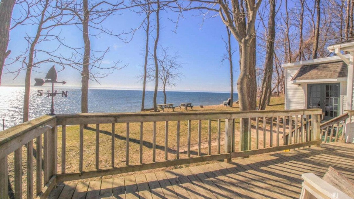 Montague Cottage | Lake Michigan beachfront cottage