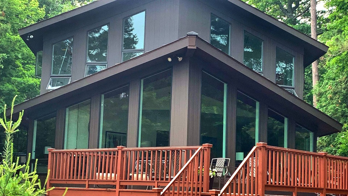 Harbor Springs Cottage | Lake Michigan cabin on Sturgeon Bay Sandy Beach