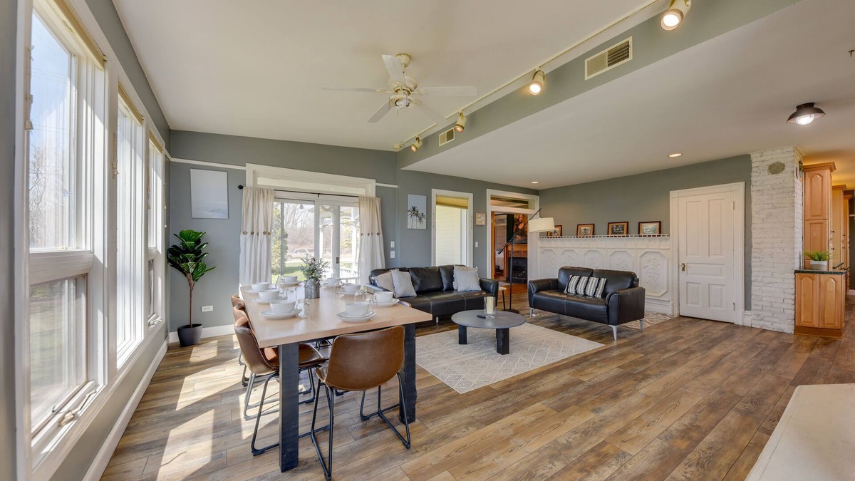Racine House | Lake Michigan Vacation Rental w/Private Beach!