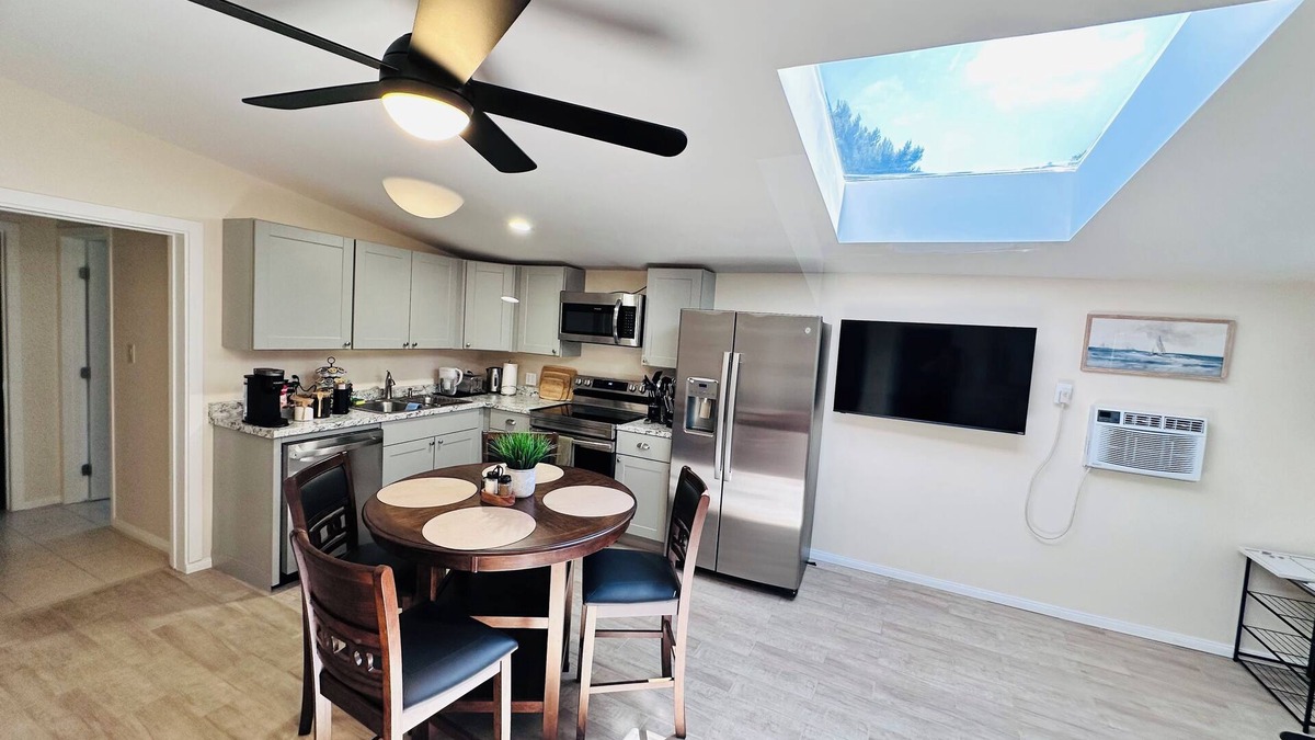 San Carlos Apartment | Lake Murray 3BR Retreat with AC and Skylight