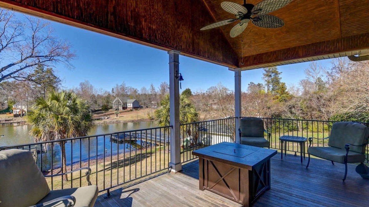Chapin House | Lake Murray Group Getaway | Sleeps 14 | Kayaks