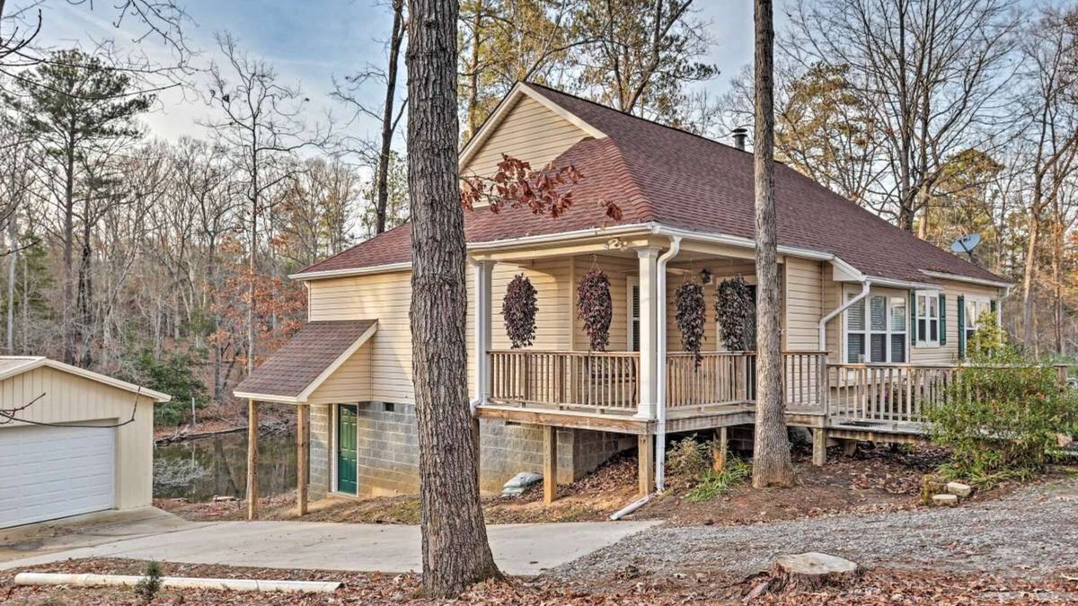 Prosperity House | Lake Murray Lake Front Home W/Kayaks , close to Dreher Island