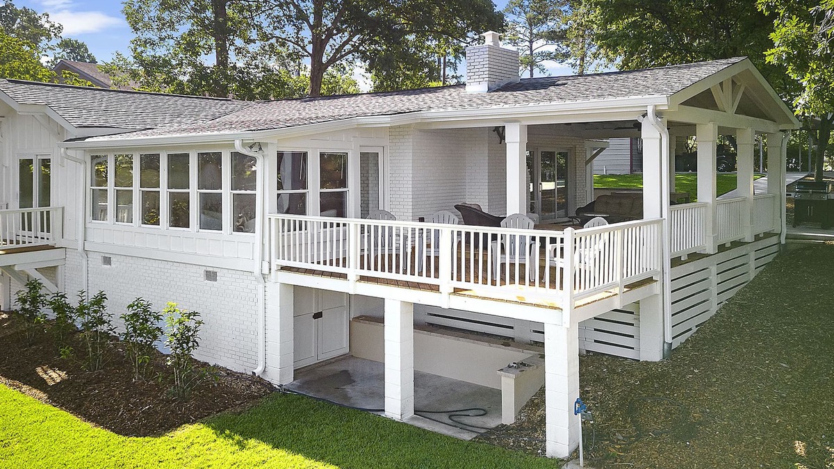 Chapin Cottage | Lake Murray "Porch Cottage" in fantastic location. Private boat ramp.