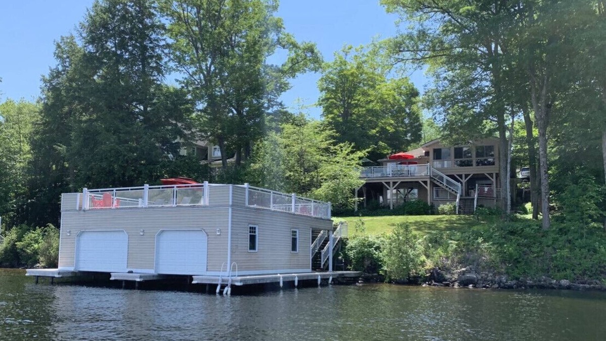 Gravenhurst Cottage | Lake Muskoka in Muskoka Bay