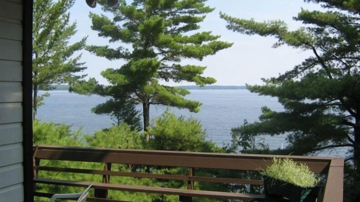 Gravenhurst Cottage | Lake Muskoka - Stunning Views, Private Lakefront Cottage