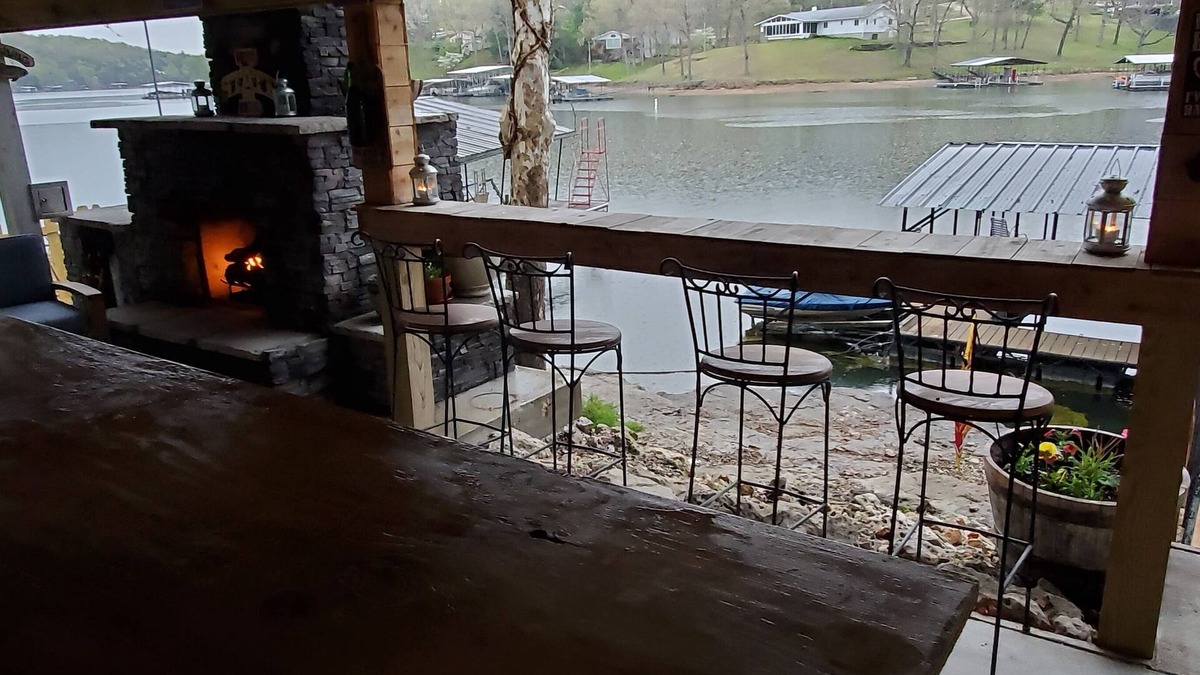 Gravois Mills House | Lake of the Ozarks Missouri New Family Friendly and Spacious Home For Rent