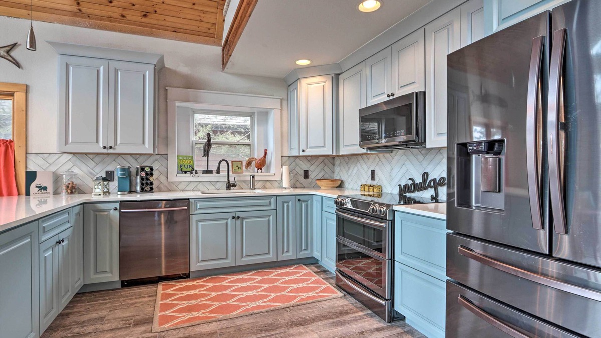 Roach House | Lake of the Ozarks Hideaway w/ Private Dock!
