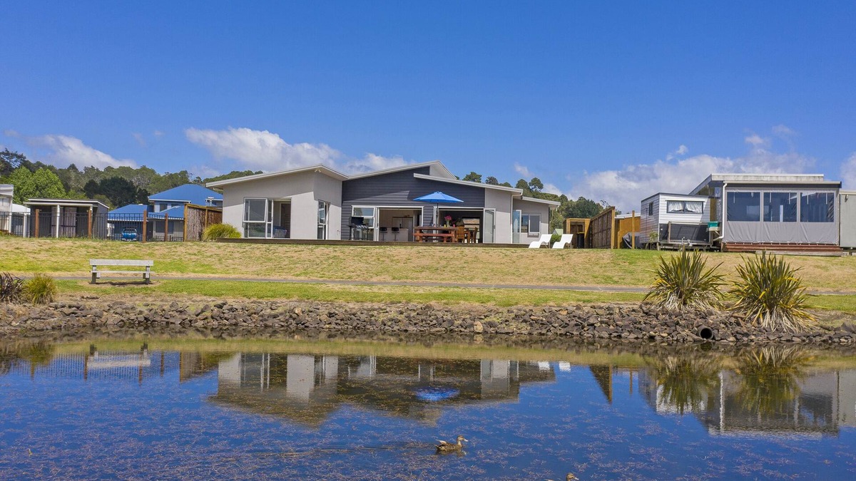 Cooks Beach House | Lake on Scott - Cooks Beach Holiday Home