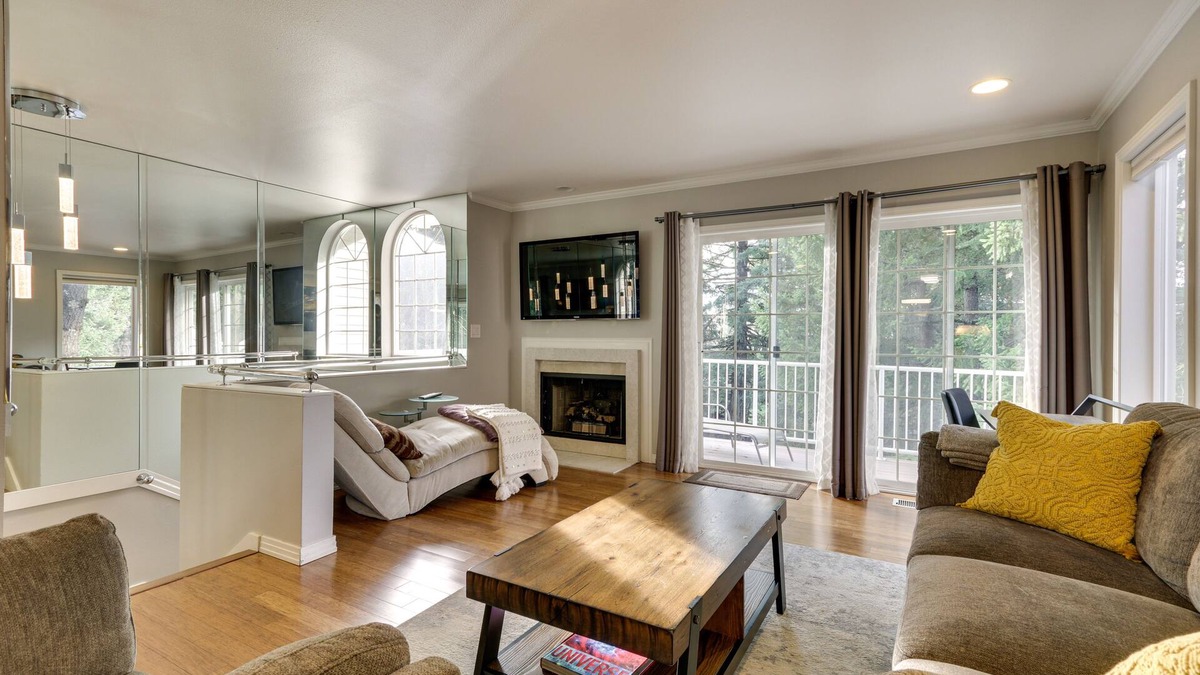 Mount Park House | Lake Oswego Home w/Deck 9 Mi to Downtown Portland