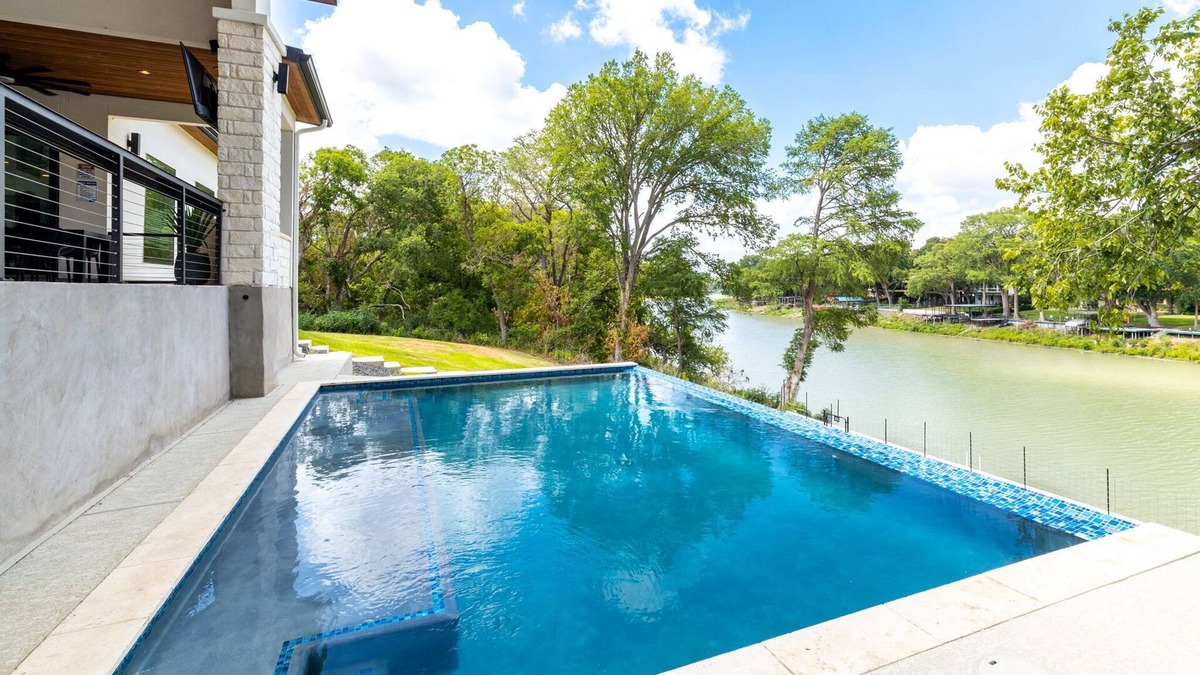 Seguin House | Lake Placid Luxury Retreat – Pool, Hot Tub, Sleeps 20