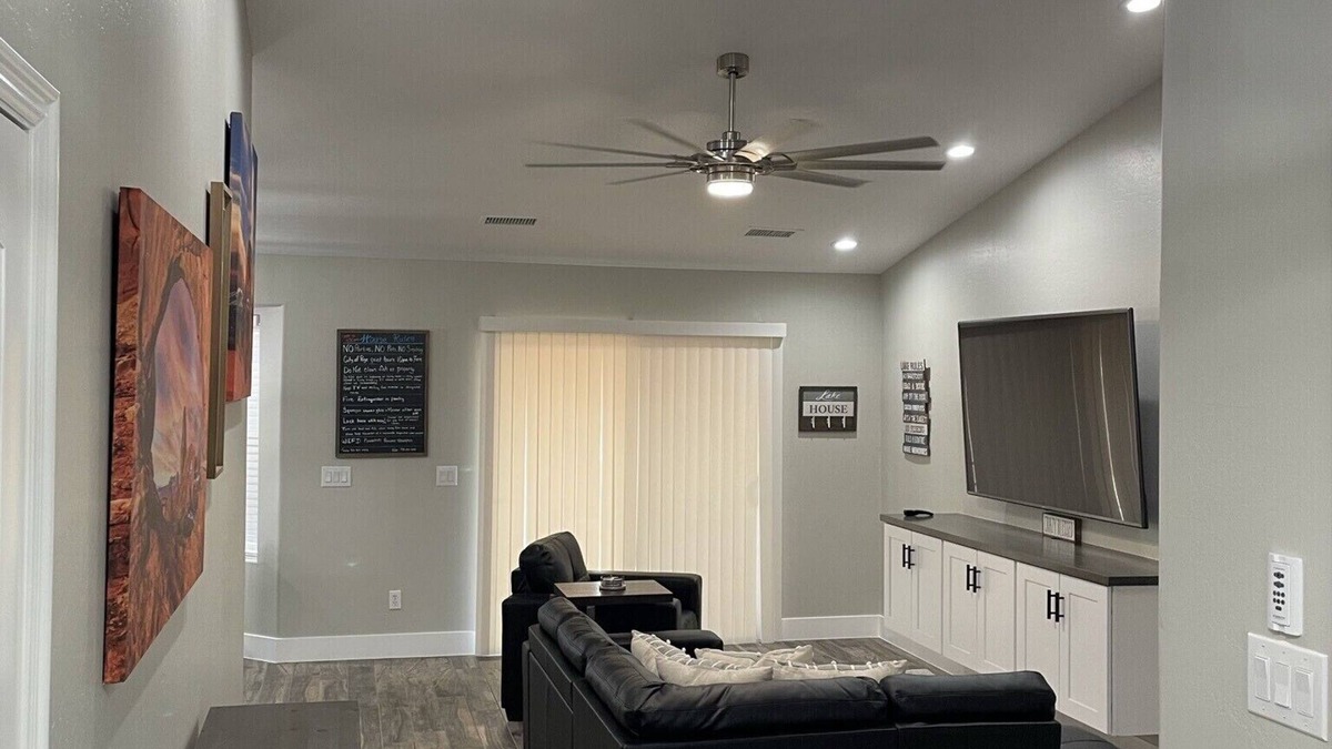 Page House | Lake Powell Modern Remodeled VRBO - 3BR, 2BA minutes to Lake and Restaurants!