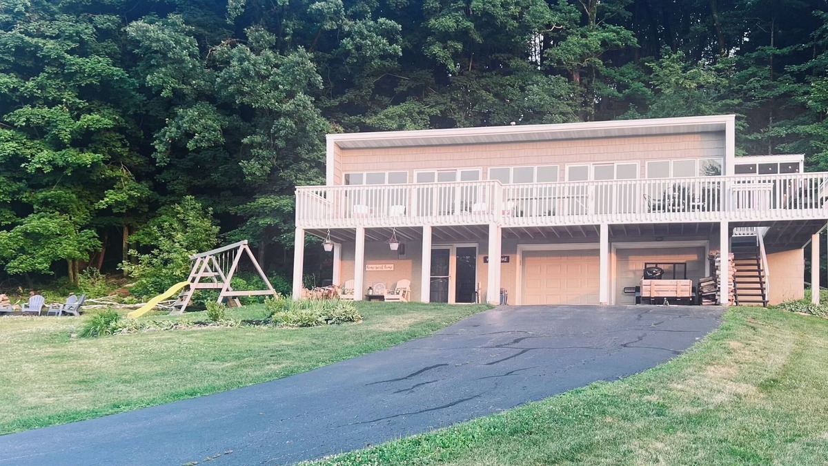 Leland House | Lake Redstone Home - Easy Access to Wisconsin Dells