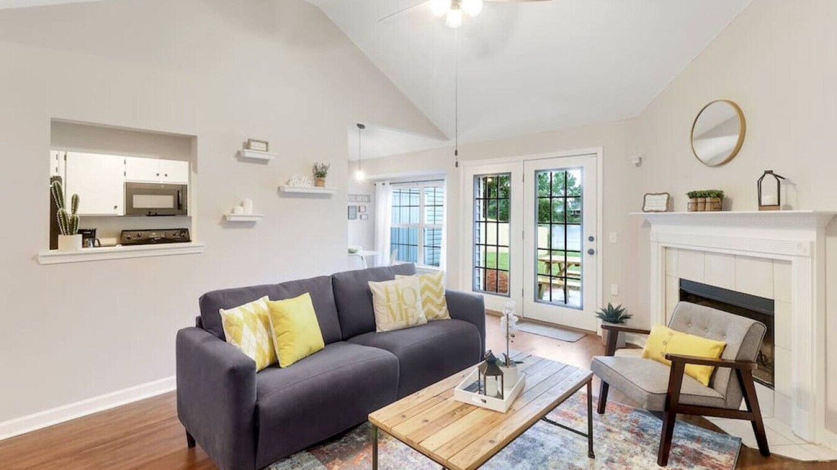 Pooler House | Lake Retreat near Savannah