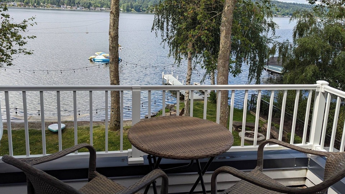 Sammamish Apartment | Lake Sammamish Waterfront 2 BR Apartment