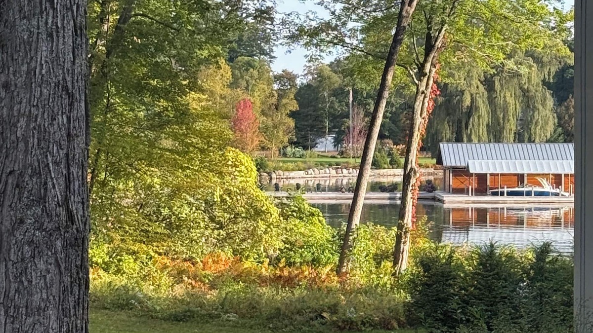 Lake George Condo | Lake side unit - enjoy the autumn peeping events, ski this winter and boat/swim
