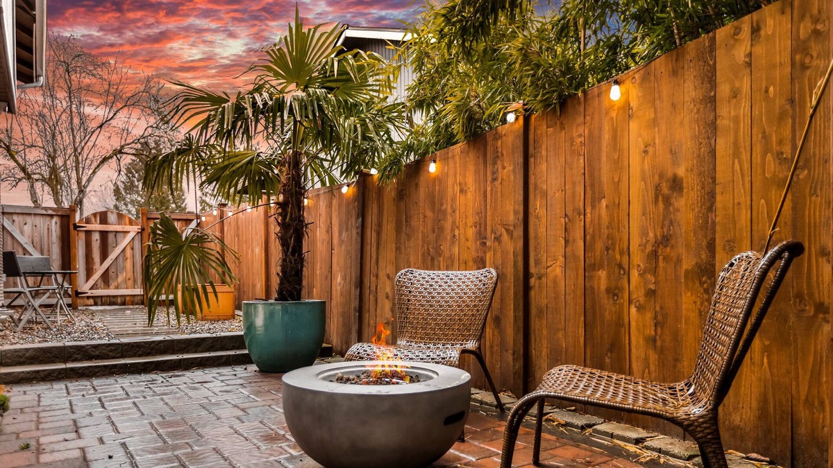 West Lake Stevens Apartment | Lake Stevens private Casita with hot tub access
