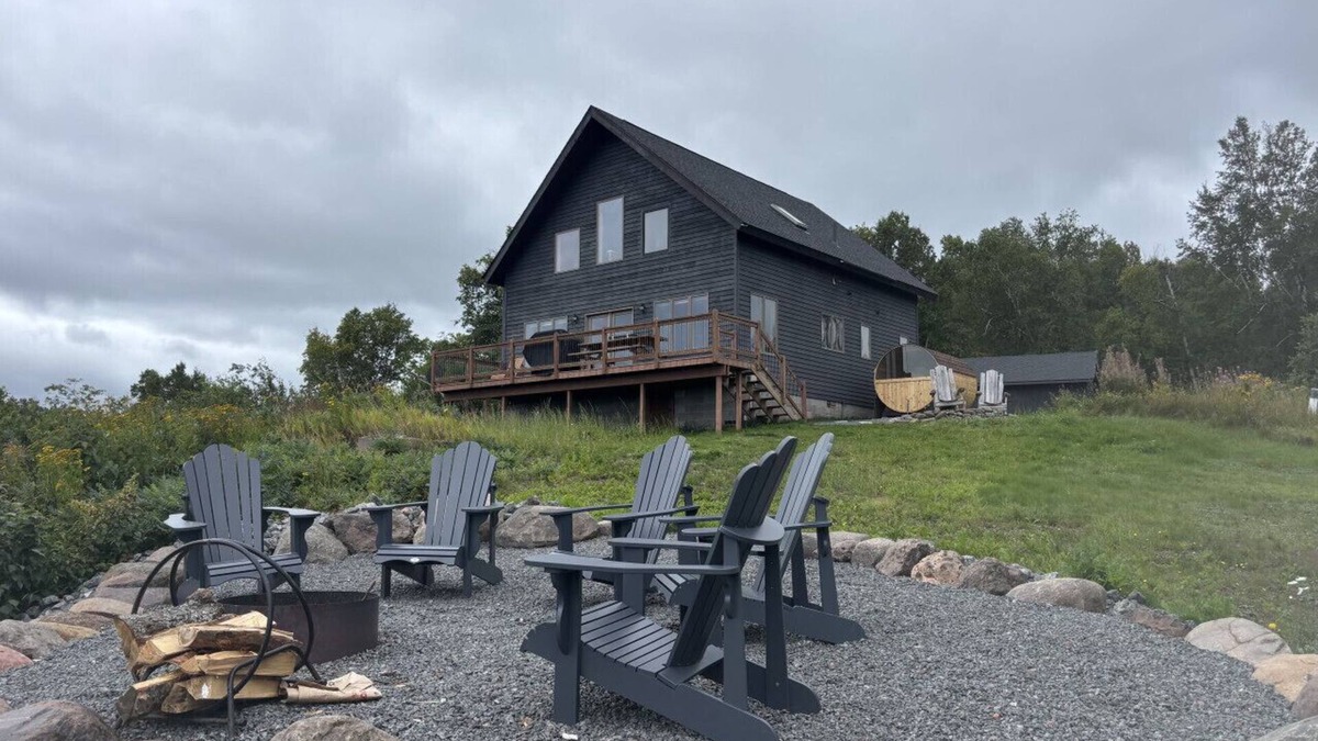 Silver Bay Cabin | Lake Superior Views | Sauna | Close to SHT & state parks