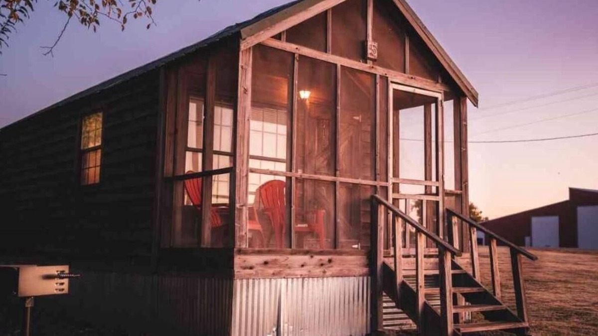 Mead Cabin | Lake Texoma Cedar Cabin - Kicks 66