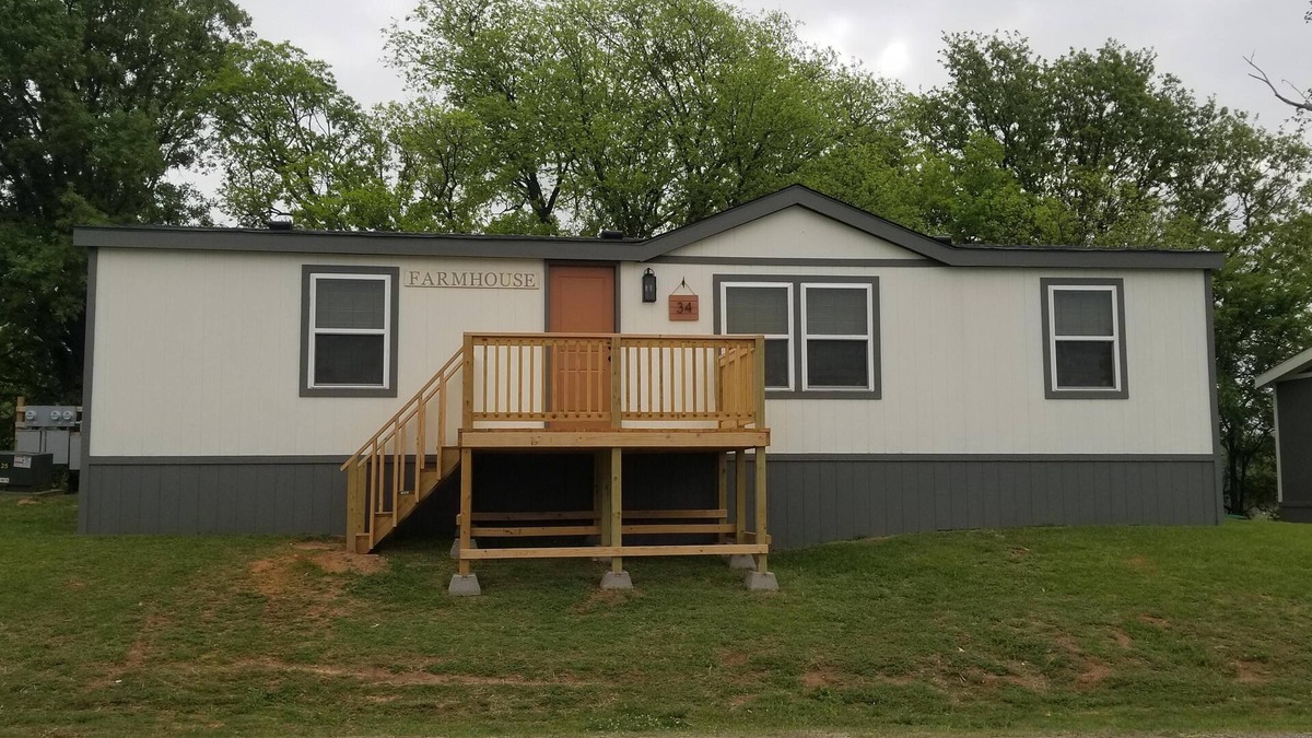Mead House | Lake Texoma Vacation Home The Farm House