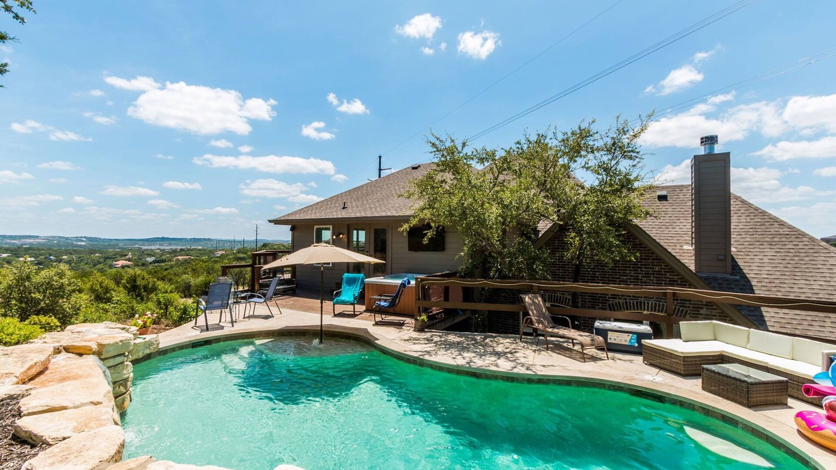 Travis Landing House | Lake Travis Acreage with Hilltop Views