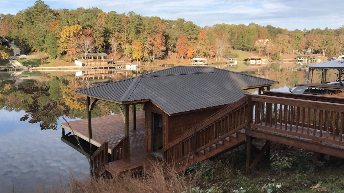 Northport House | Lake Tuscaloosa Home with an amazing dock!