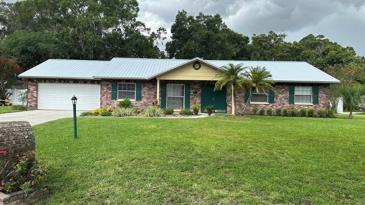 Brandon House | Lake Valrico Camelot Court with Heated Pool and access to 134 acre private lake