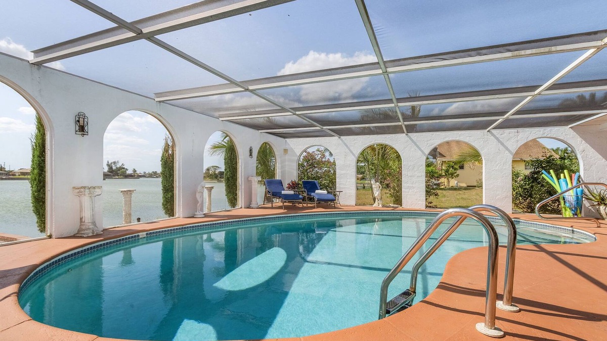 Fort Myers House | Lake Veiw, Great Location, Kayaks & Pool - Villa Royale - Roelens Vacations