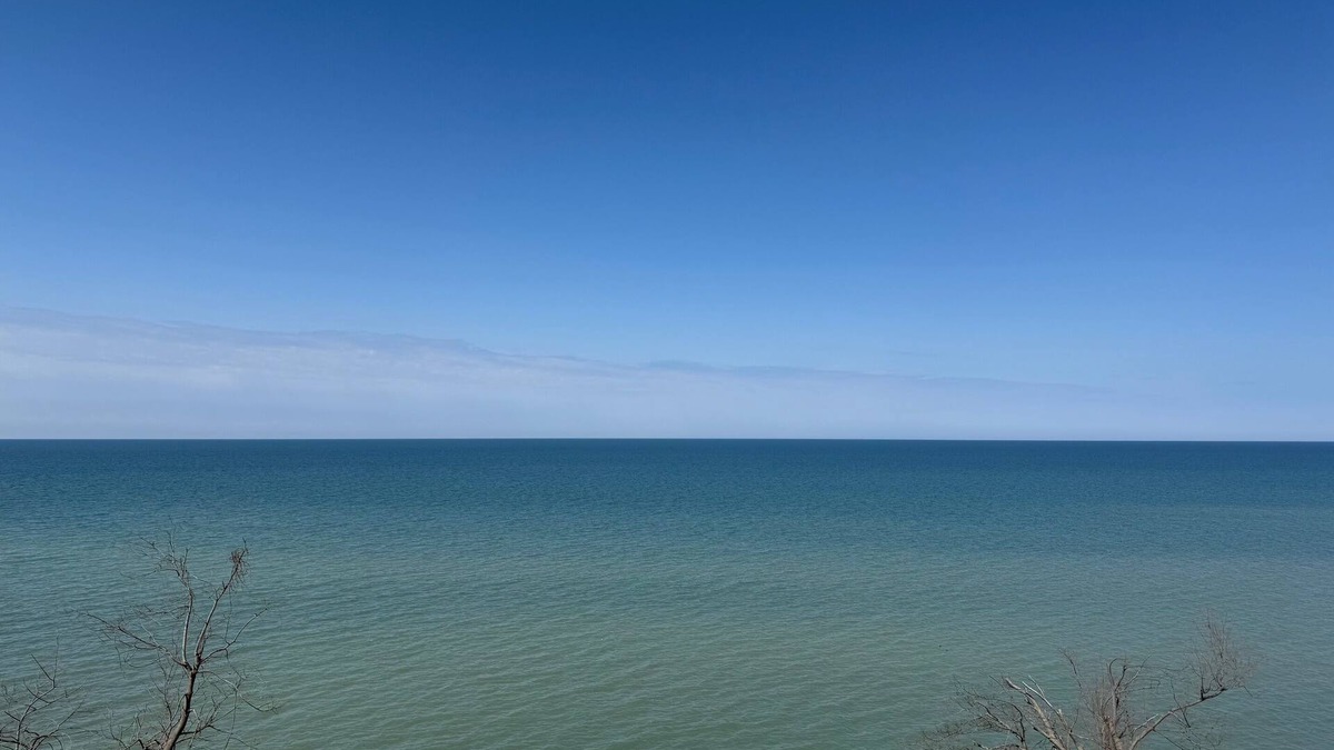North Kingsville House | LAKE VIEW! Amazing sunsets! Charming 2-bedroom house in beautiful Conneaut.