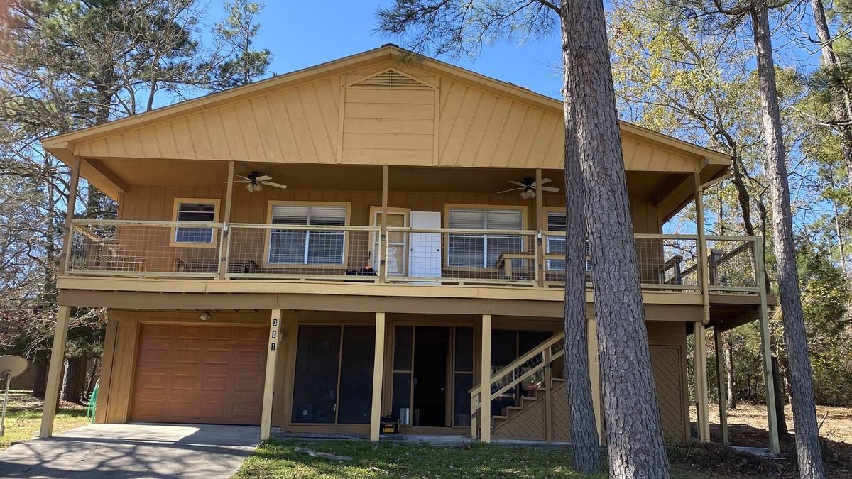 Onalaska House | Lake View and sunrises! New kayak,SUP! pet friendly.