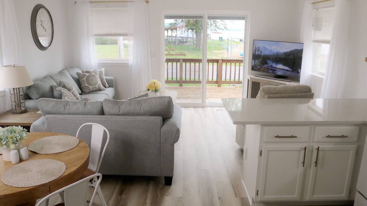 Houghton Lake Heights Cottage | Lake View Cottage in Roscommon with beach access and playground!