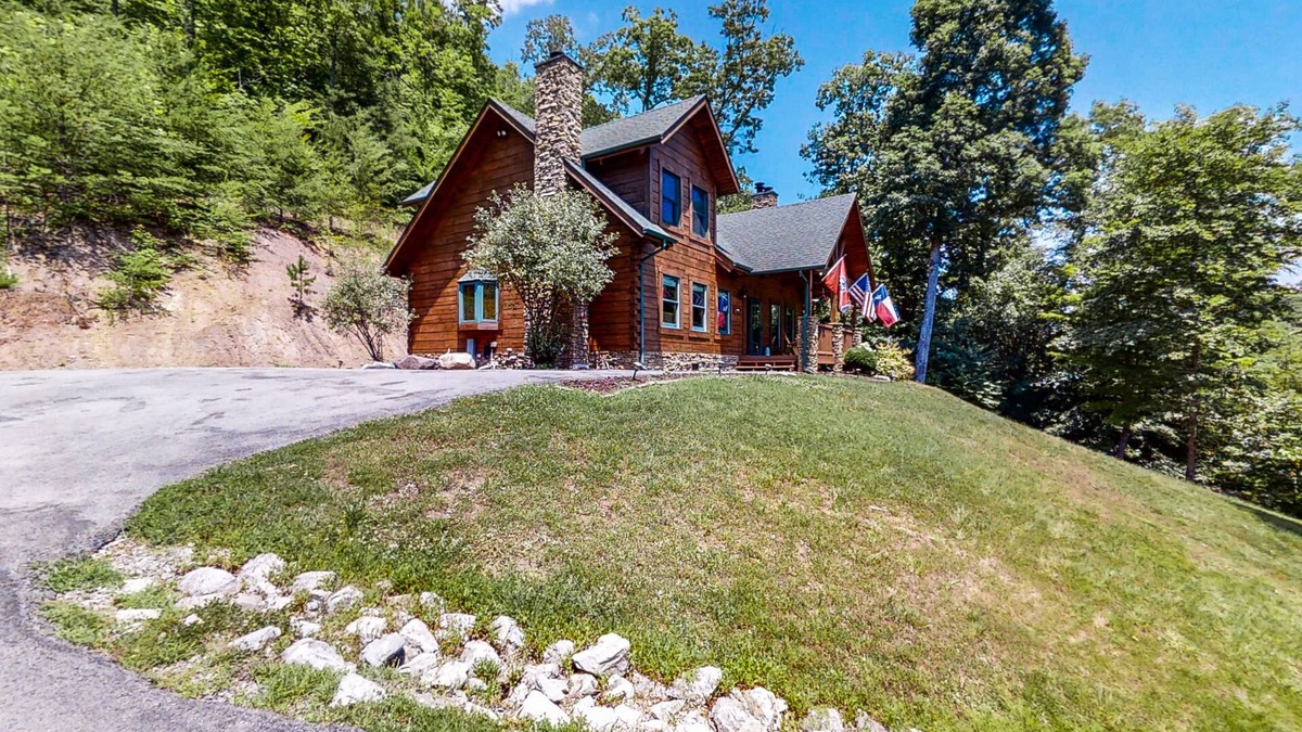 Tazewell Cabin | Lake view dog-friendly cabin w/private deck, gas grill, wood fireplace, and W/D