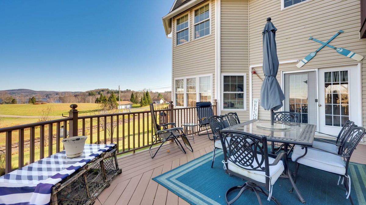 Beebe Plain Apartment | Lake View & Games: Family Escape in Newport!