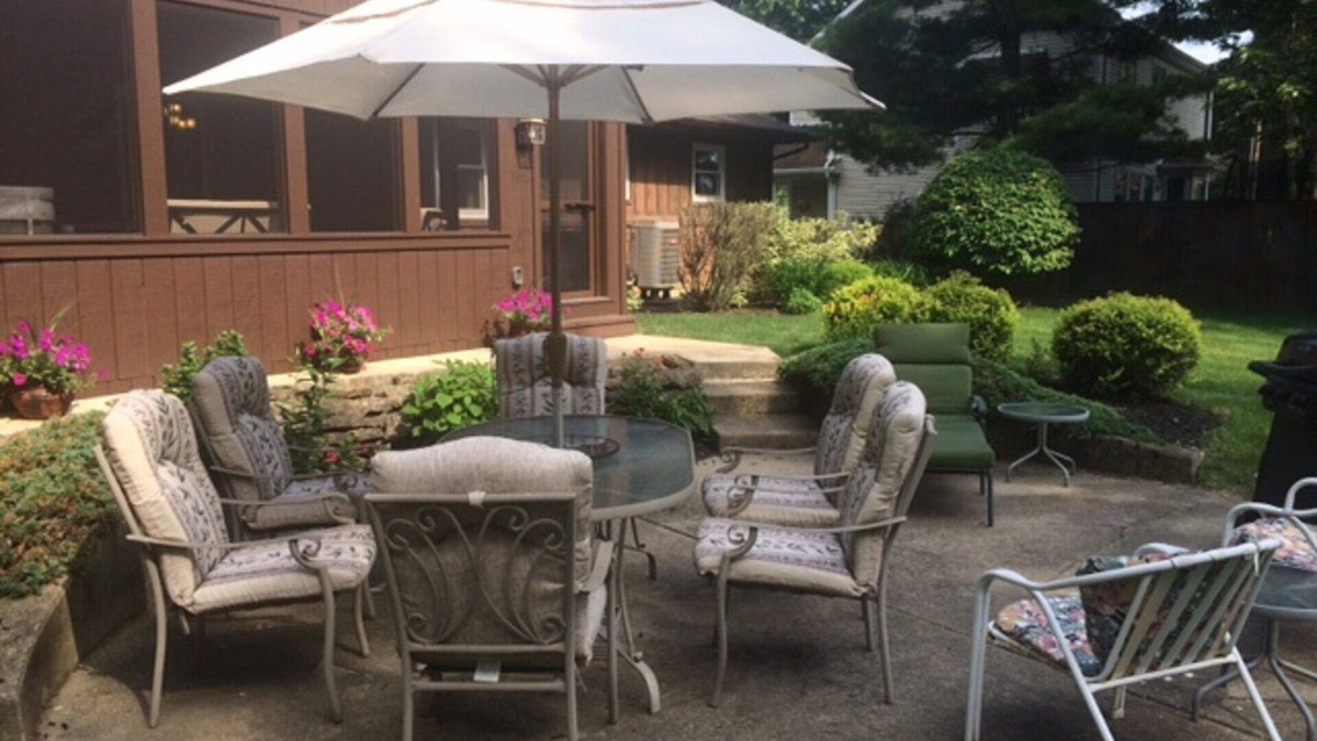 Jamestown House | Lake view home in quiet neighborhood near Xenia and Cedarville