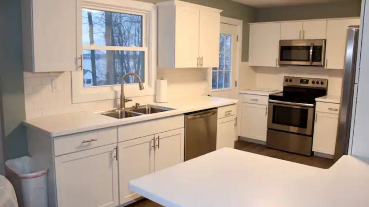 Whitehall House | Lake View Home