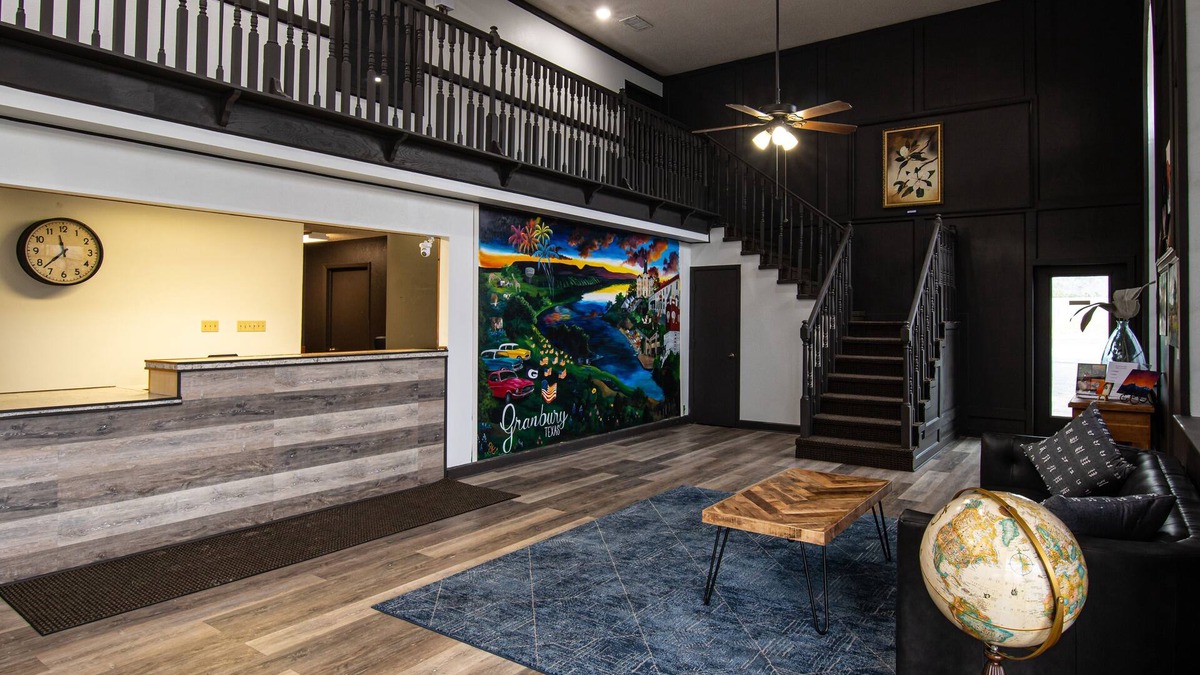 Granbury Hotel | Lake View Inn