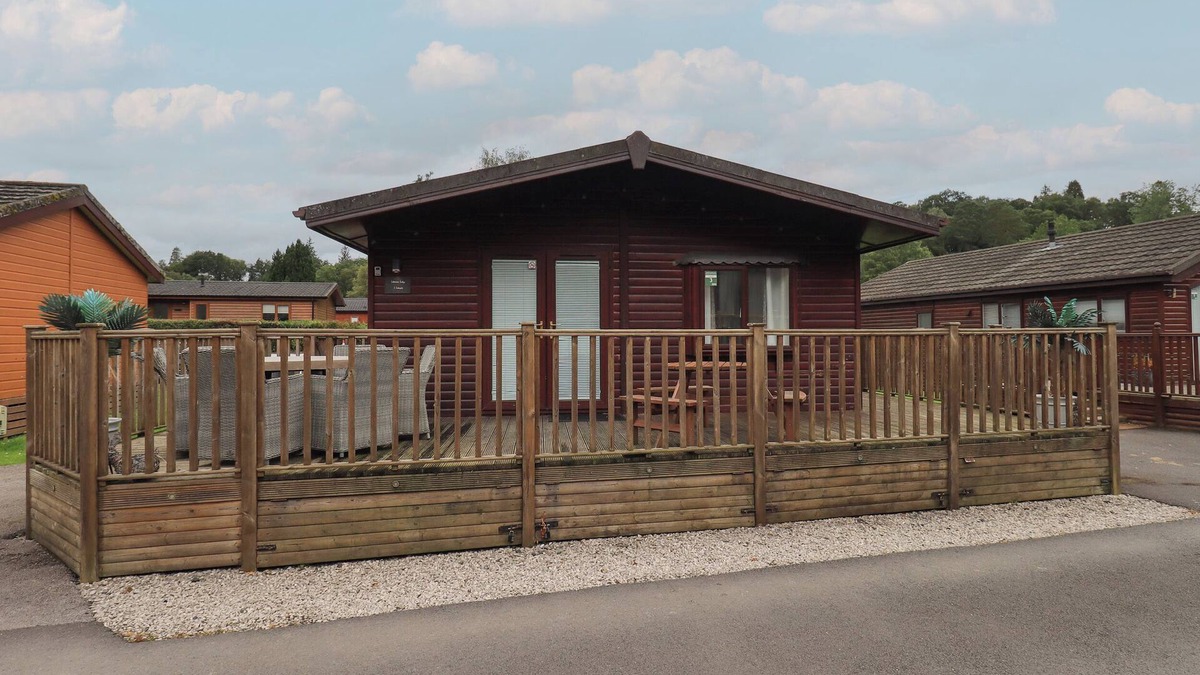 Troutbeck Bridge Cottage | LAKE VIEW LODGE, pet friendly, with a garden in Windermere